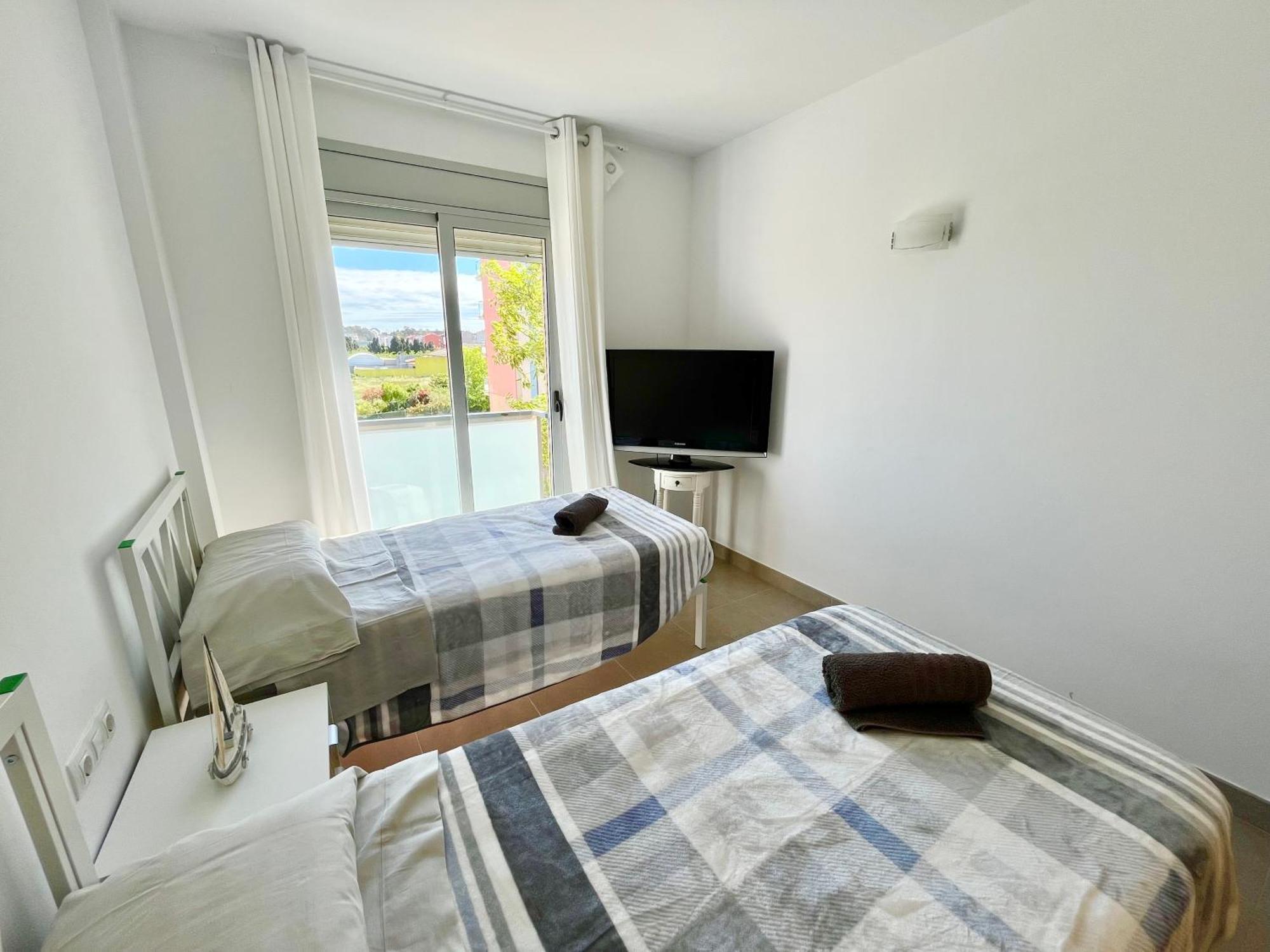 New! Apartamento Con 2 Piscinas, Parque Infantil, A 1 Min De La Playa Сан Антони де Калоне Екстериор снимка